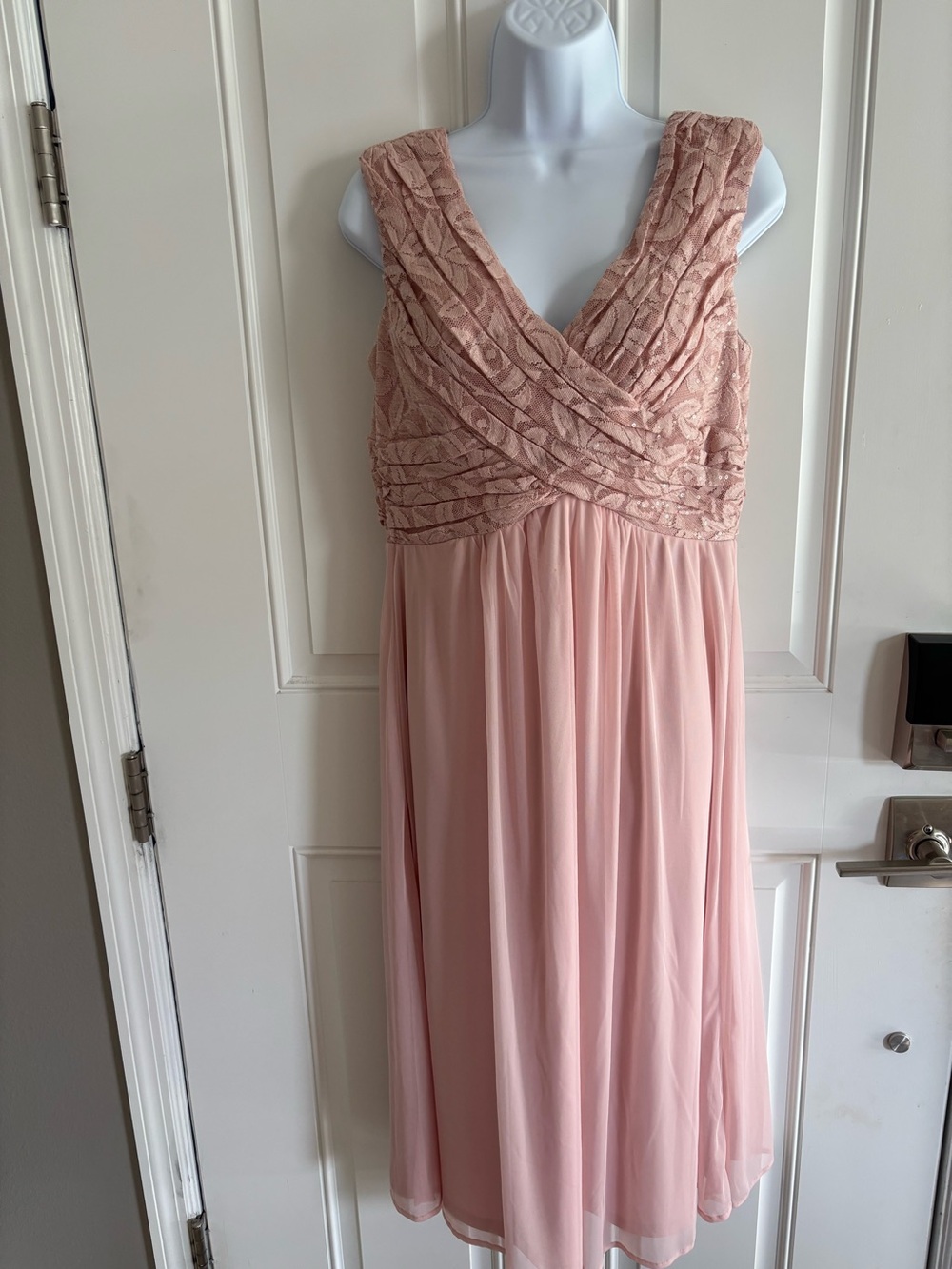 Elegant Blush Pink V-Neck Sleeveless Maxi Dress